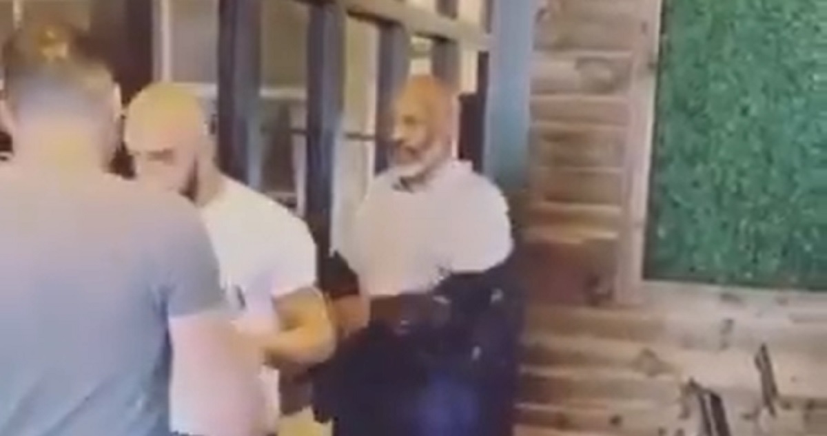 Mike Tyson skinuo jaknu i pokazao što zna: "Ne vraćam se u ring, ali mogao bih"